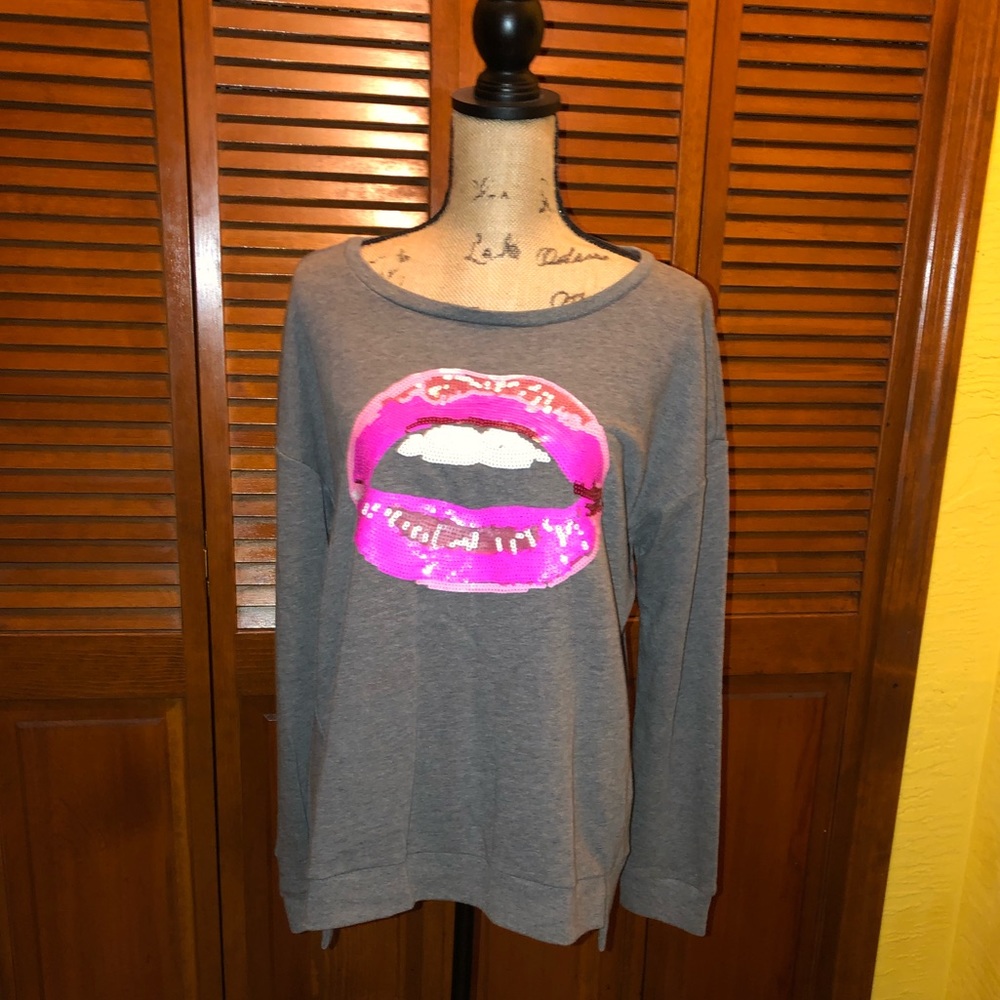 Grey sweatshirt with Pink sequined mouth